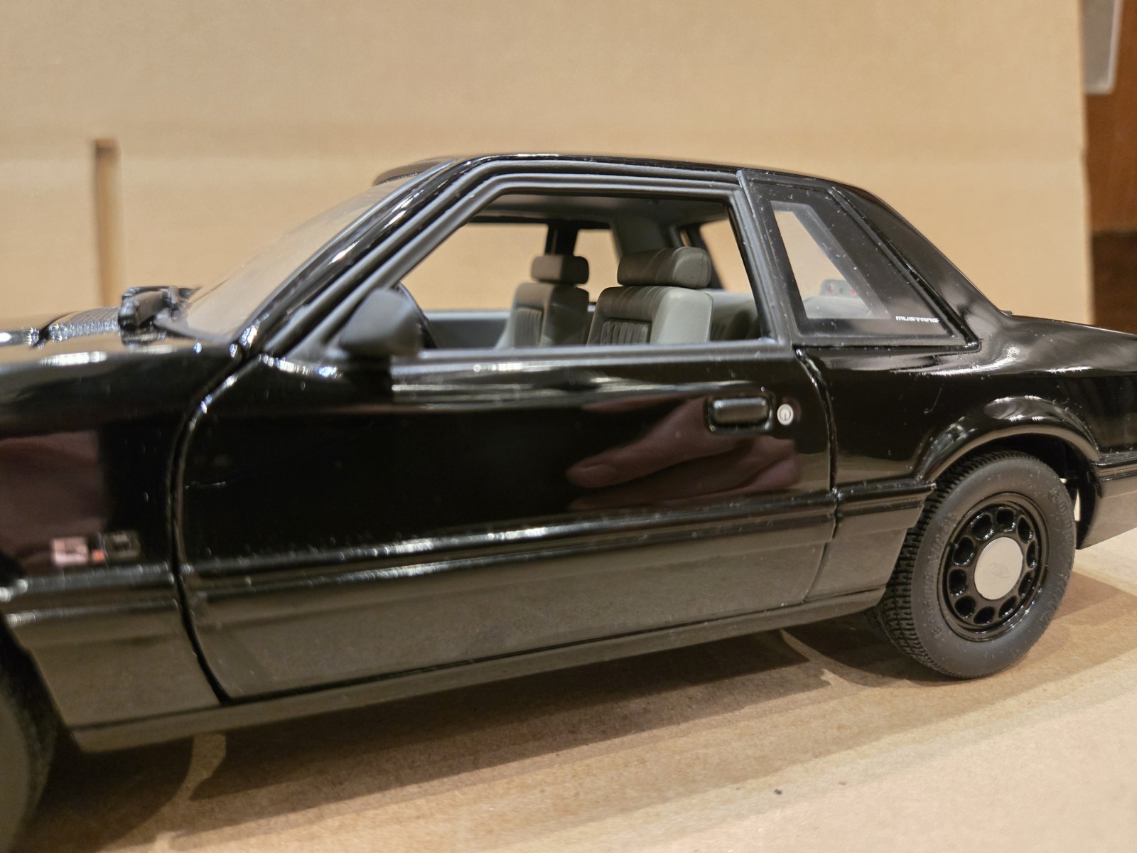 READ – GMP 1/18 Scale 1992 FBI Pursuit Ford Mustang SSP – Diecast 🔥🔥🔥