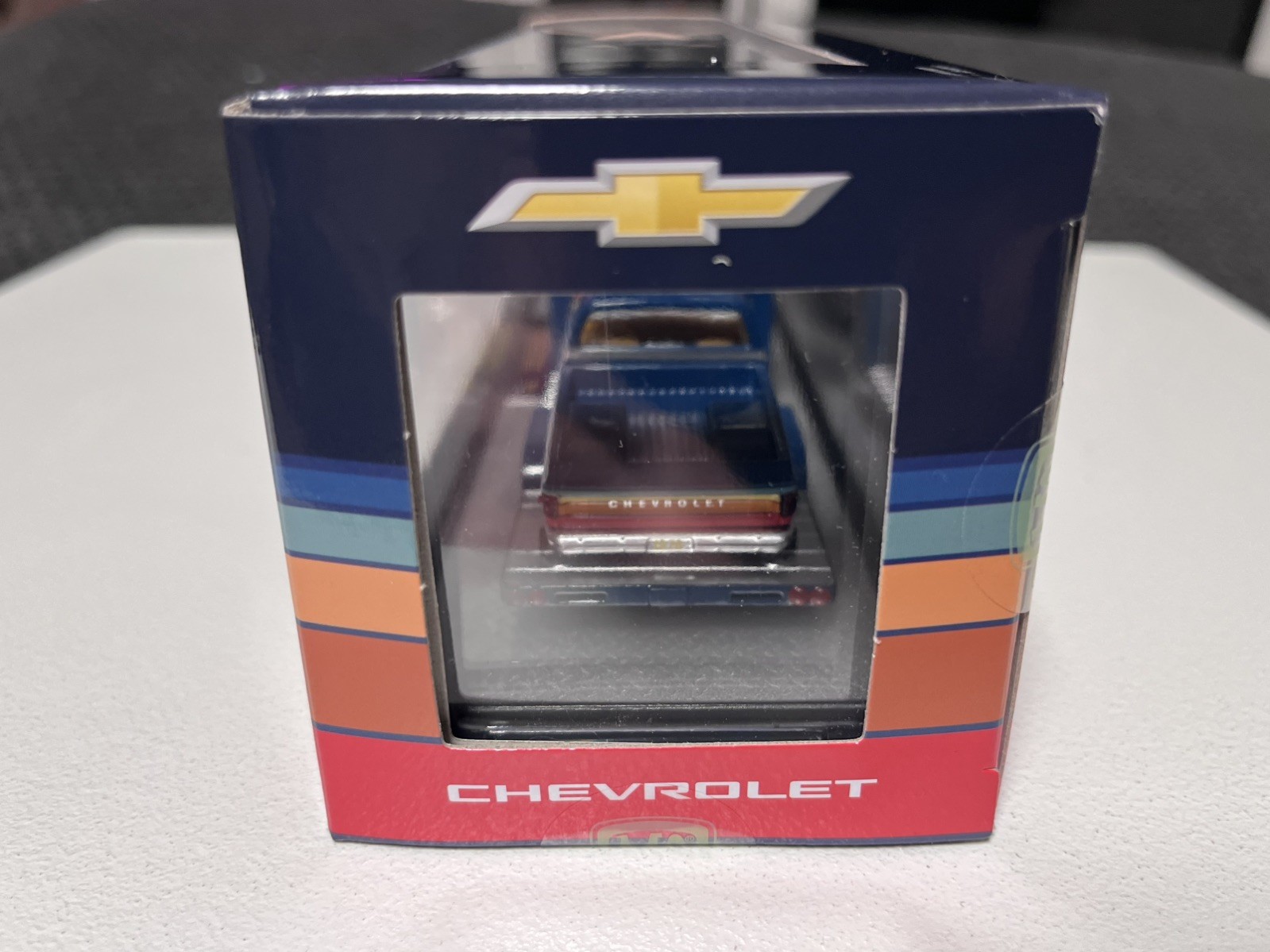 M2 Machines 1975 Chevrolet Cheyenne Super 30 & 1978 C10 Silverado Camper Hauler