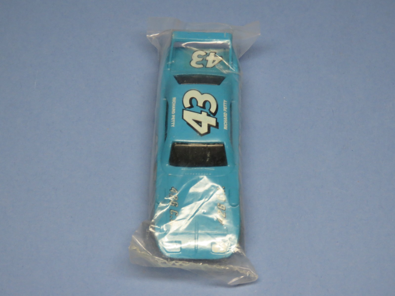 Richard Petty 1970 Plymouth Superbird Nascar 43 1:64 Diecast Sealed Plastic Bag