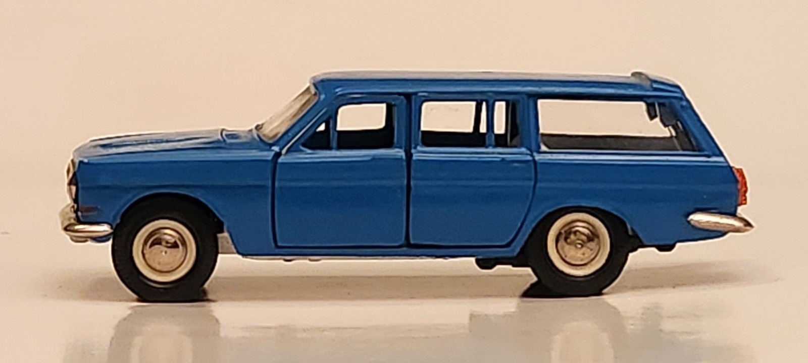 Volga-Gaz 24-02 Station Wagon. LOOSE, no box. Near Mint Condition. 1/43