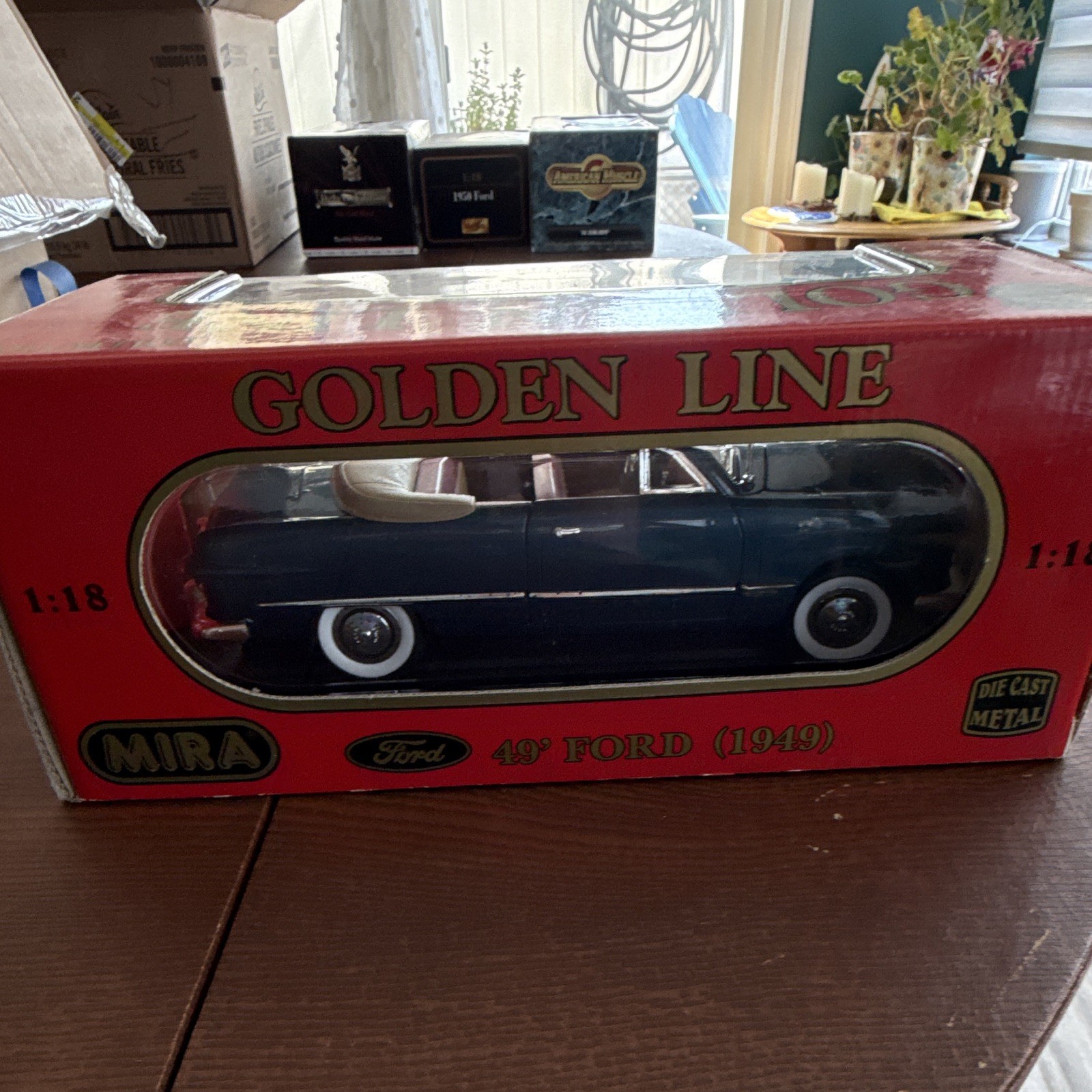 MIRA Golden Line 1:18 1949 Ford 49′ Ford Blue Diecast Metal Car w/ Case