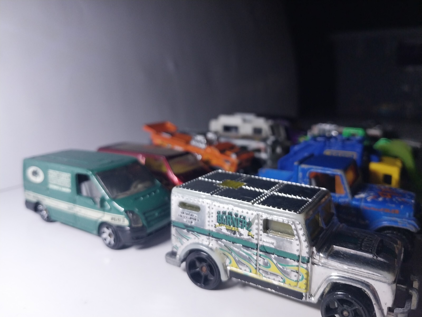 Lot 18 Hot Wheels & Matchbox Truck Bus Jeep Ect Please See Photos