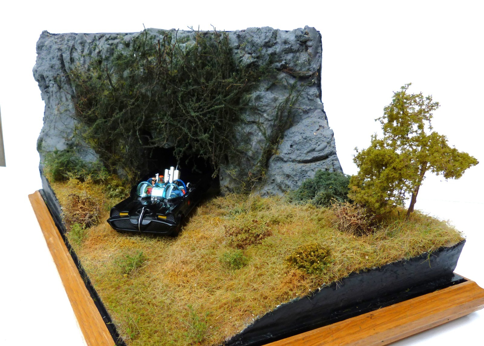 Batman Batcave Exit 1:43 diorama with Corgi Batmobile