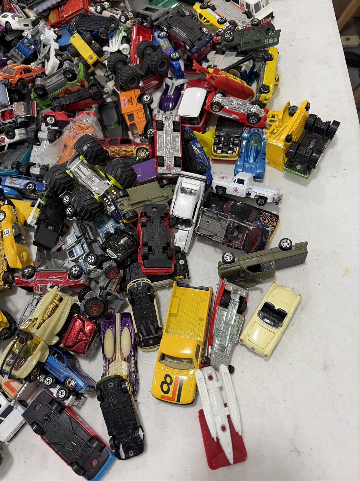 Huge Lot Hot Wheel Die Cast Cars Matchbox And Others Used – Full Box 26 Pounds
