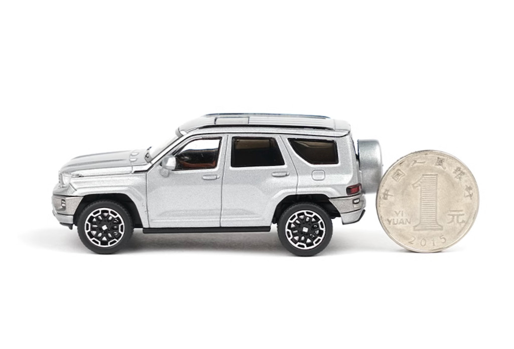 XCARTOYS 1:64 Silver Tank 700 ORV SUV Sports Model Diecast Metal Car