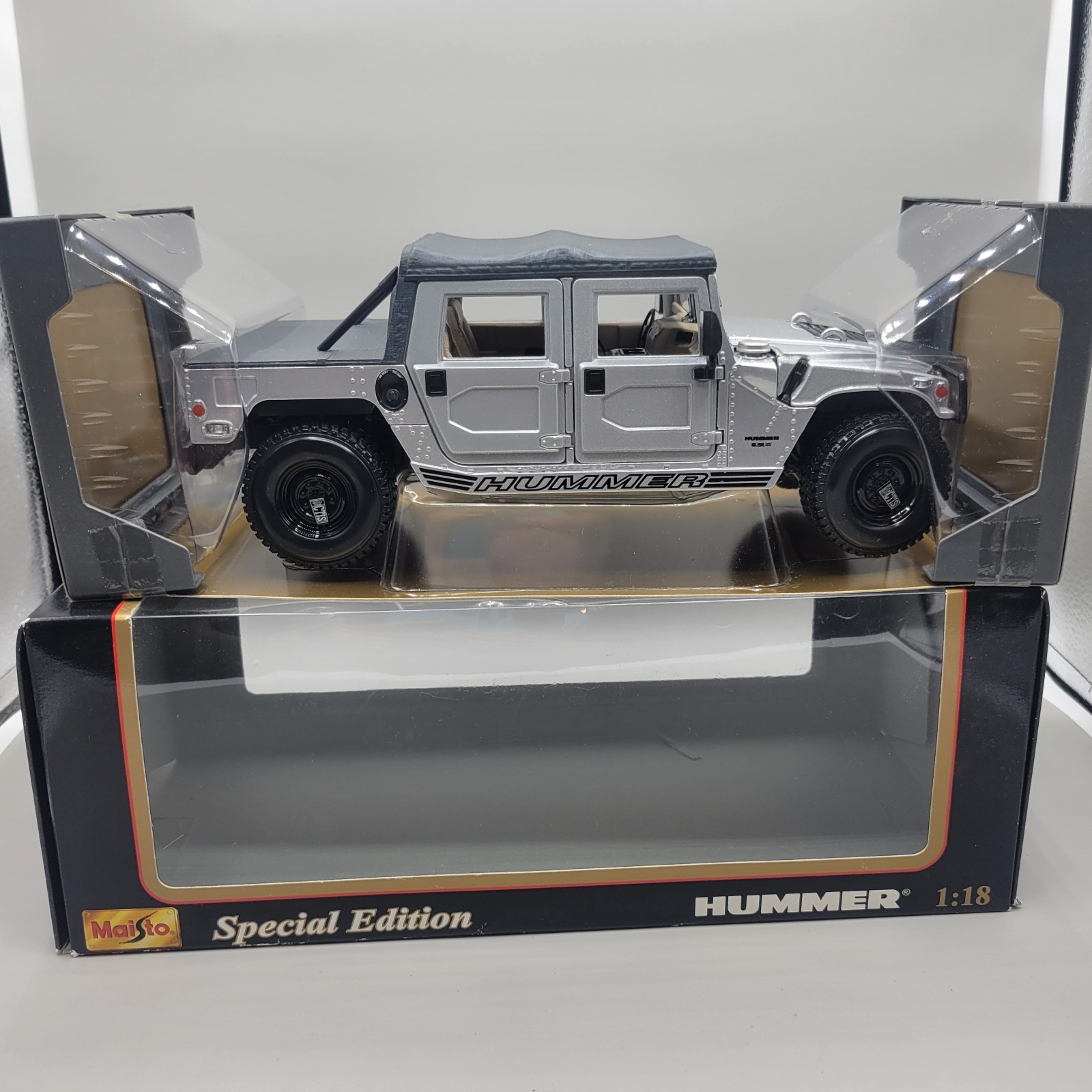 Maisto Hummer Hard Top 4×4 1:18 Scale Diecast Model Truck Military Humvee Silver