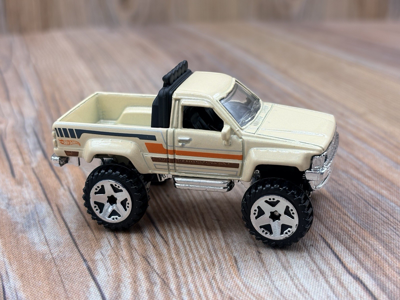 2013 Hot Wheels 1987 Toyota Pickup Truck Tan HW Showroom #165/250 Loose 4×4