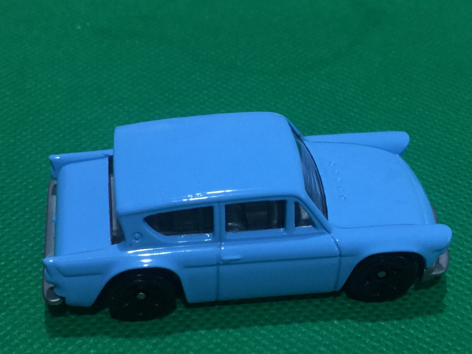 Light Blue Mattel Hot Wheels FORD ANGLIA 105e Automobile From Harry Potter