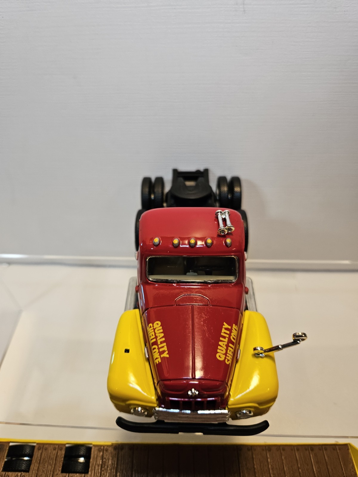 First Gear 1959 Intl. RF200 Tractor w/Low Boy Trailer 1/34 E.J.Wallace “Shell”