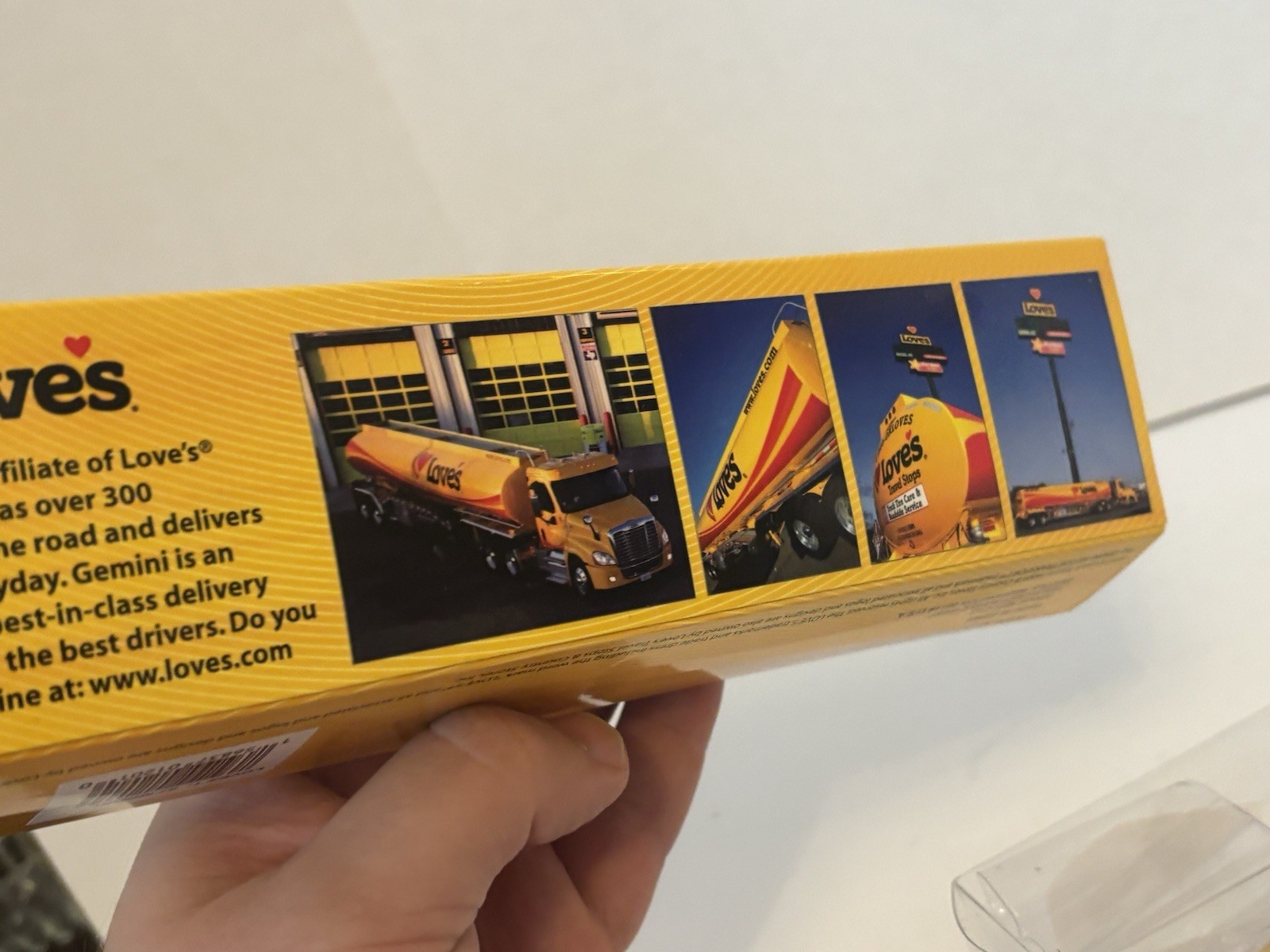Loves Freightliner Cascadia Day Cab 1:87 Scale Limited Edition