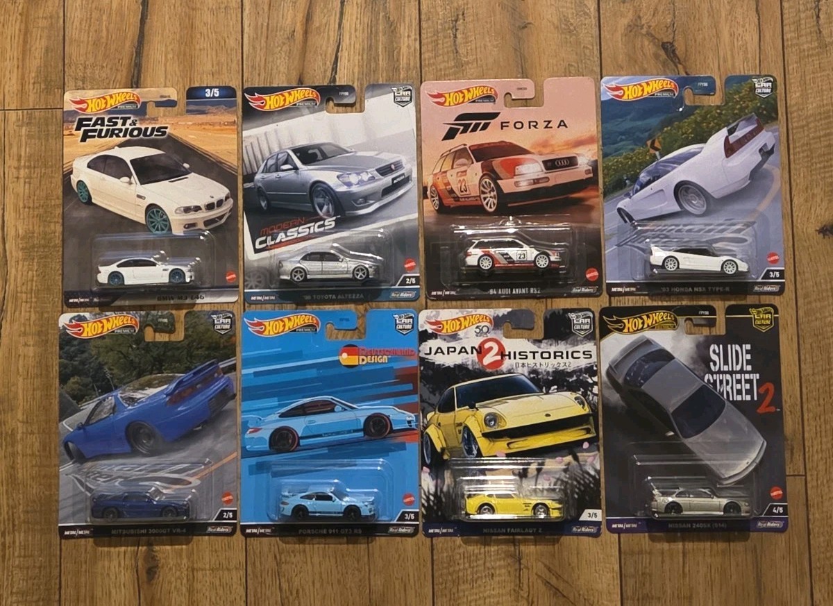 8 Hot Wheels Premium Porsche, Nissan, Toyota, Honda, BMW. Mitsubishi, Audi