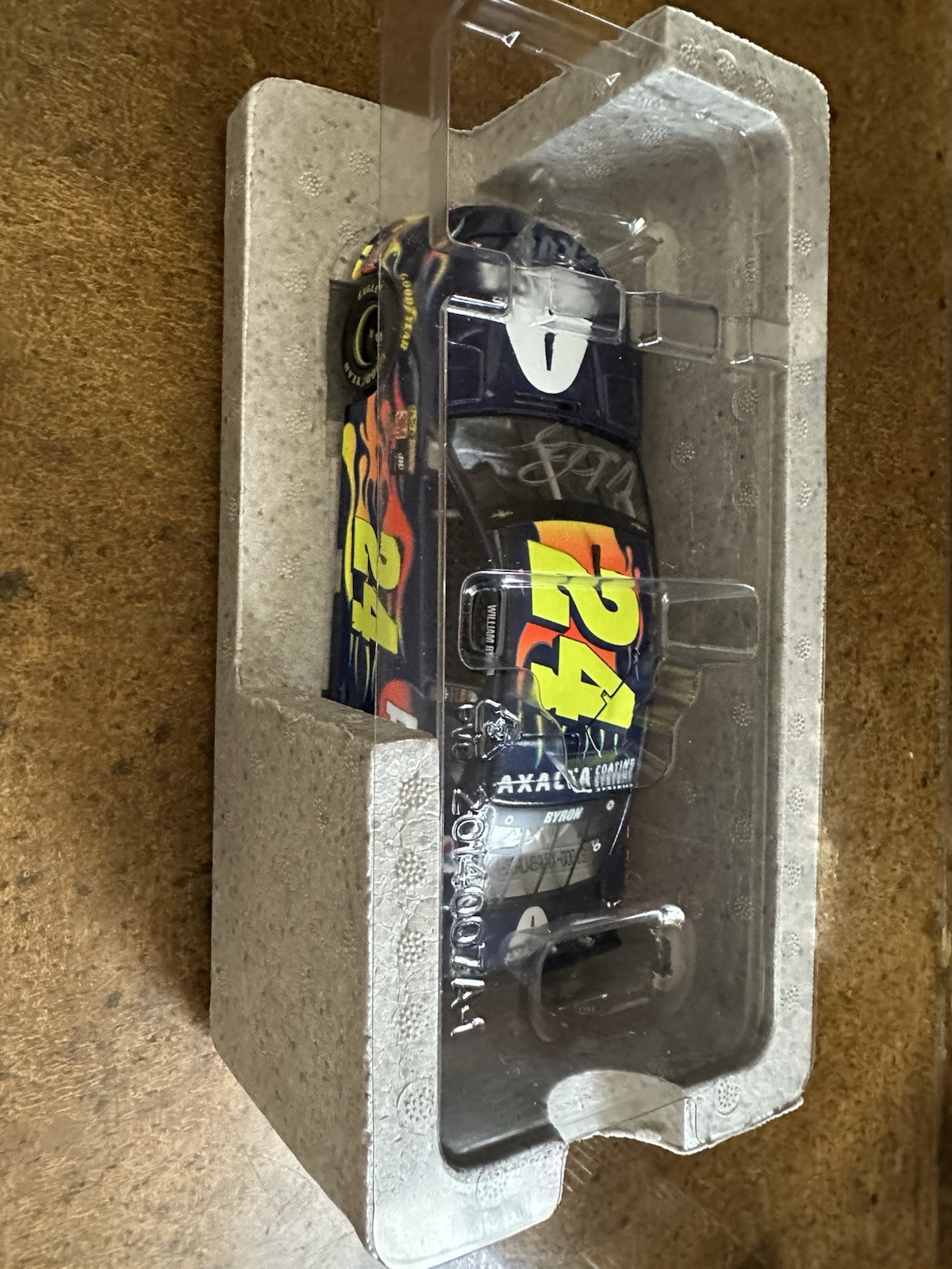 Lionel Racing 1:24 William Byron #24 Axalta 2018 Camaro Diecast Autographed