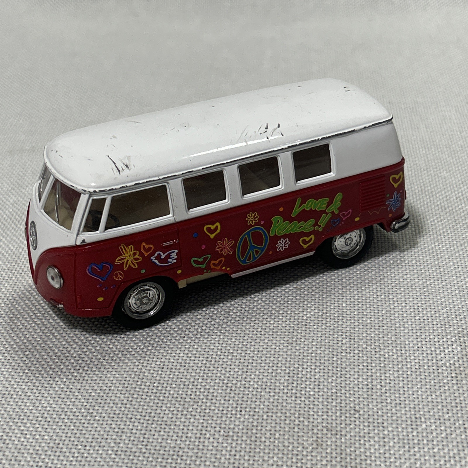 VW Hippie 1962 Bus Peace Love Red Kintoy Die Cast Vehicle – Wind Up