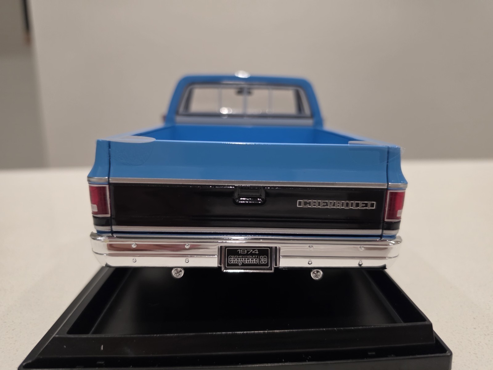 1974 Chevrolet C10 Cheyenne Super 1:18 Diecast Pickup Truck by Maisto New in Box