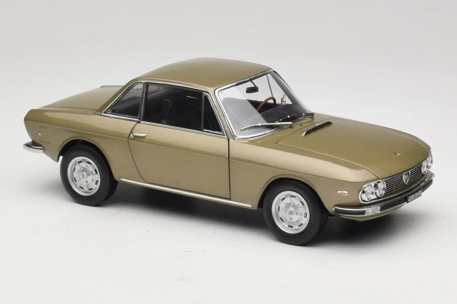 Norev 1971 LANCIA Fulvia 1:18 187895 BRONZE New in Box FULLY OPENING Bronce Gold