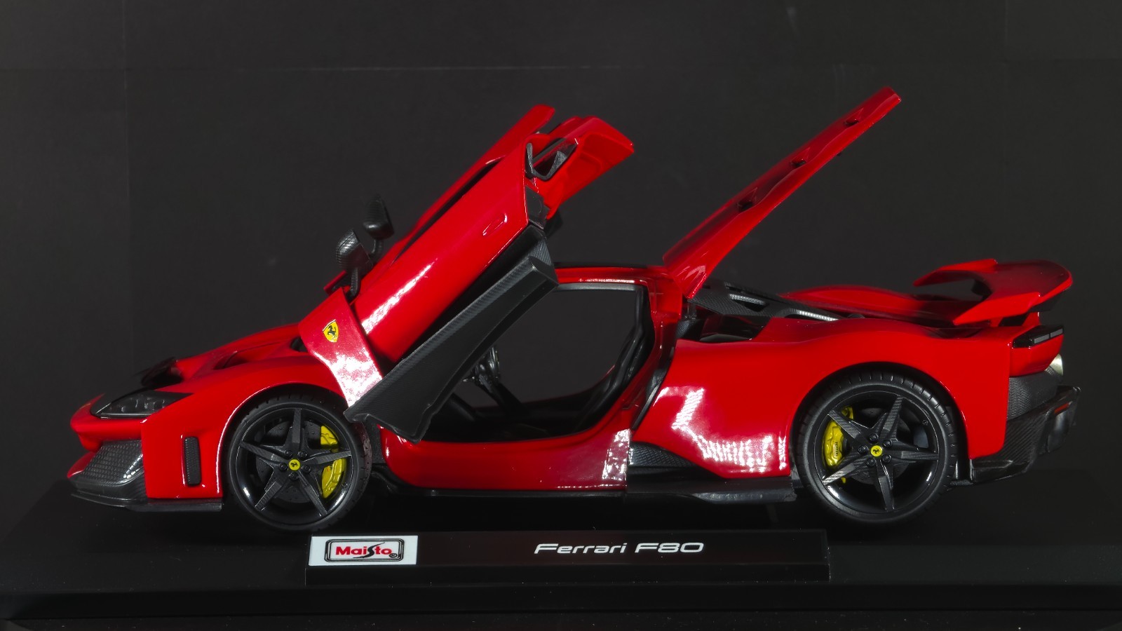 Ferrari F80 1:18 Maisto Exclusive Style Special Edition – red