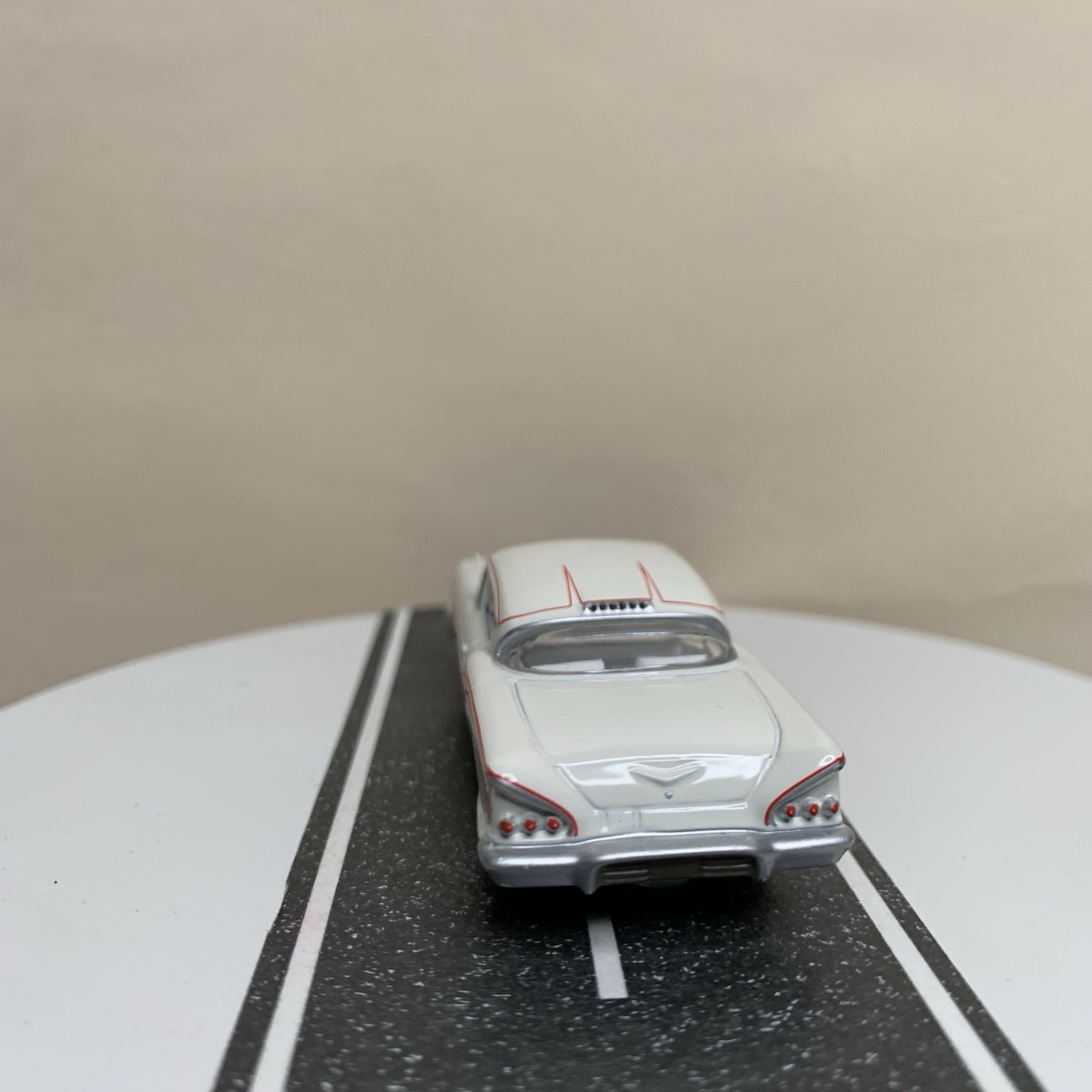 Johnny Lightning American Graffiti 1958 Chevy Impala 2-Door White Red 1:64 NM