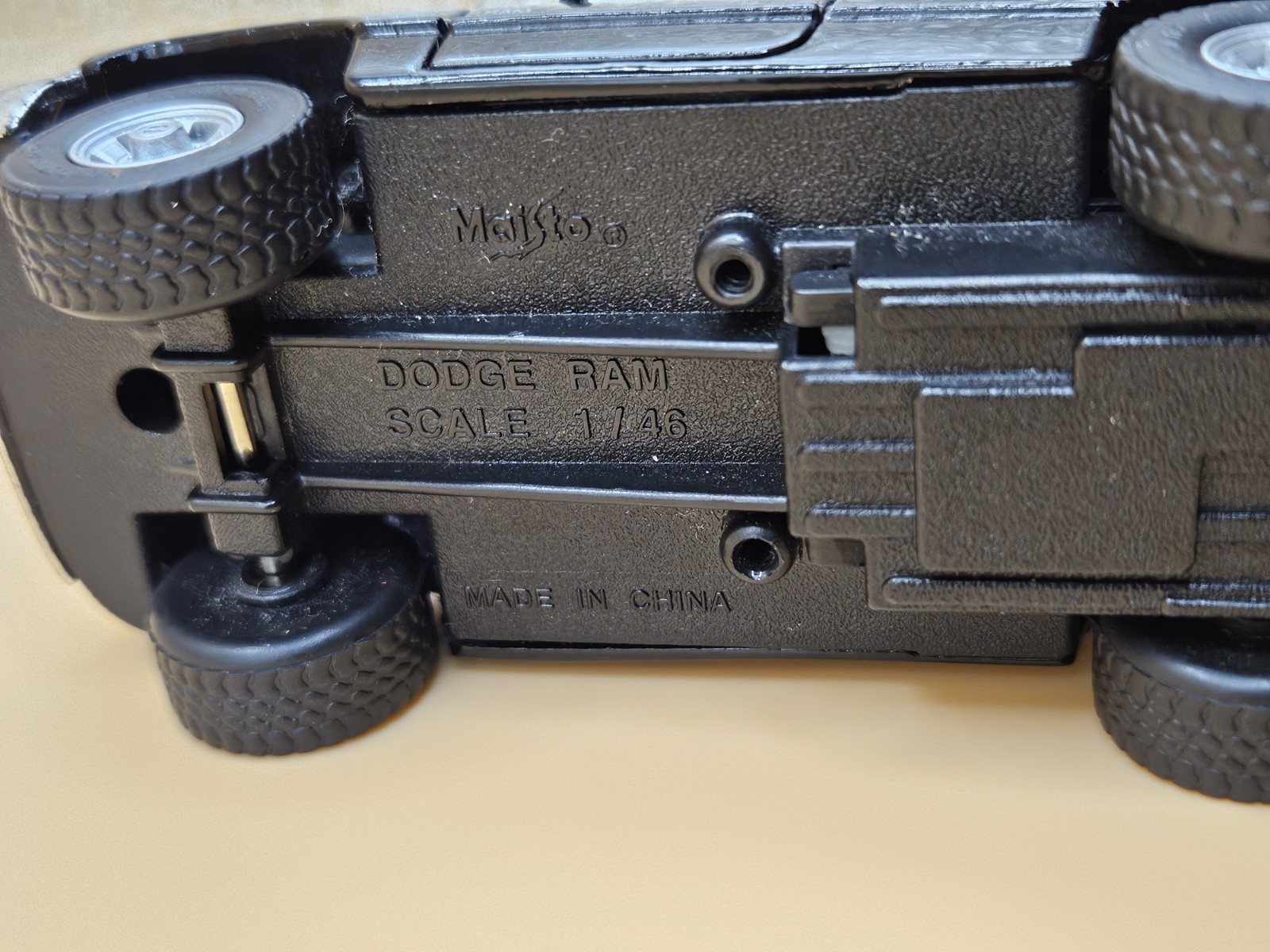 1/46 MAISTO TRUCK 1990’S DODGE RAM 1500 PICKUP TRUCK BLACK