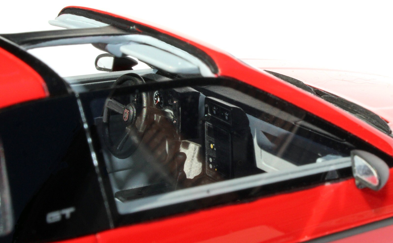 Automodello ONE24 1988 Pontiac Fiero GT Removable T-Top Panel 1:24 Red COA