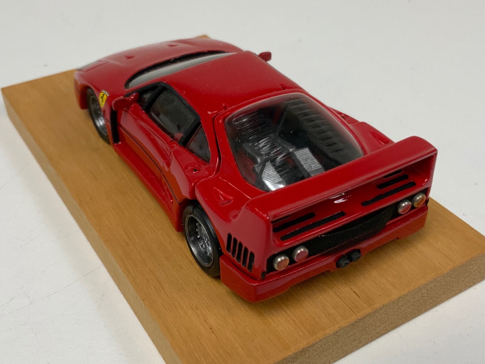 1/43 Firenze Ferrari F40 from 1987 in Rosso Corsa red Engine detail J2-041