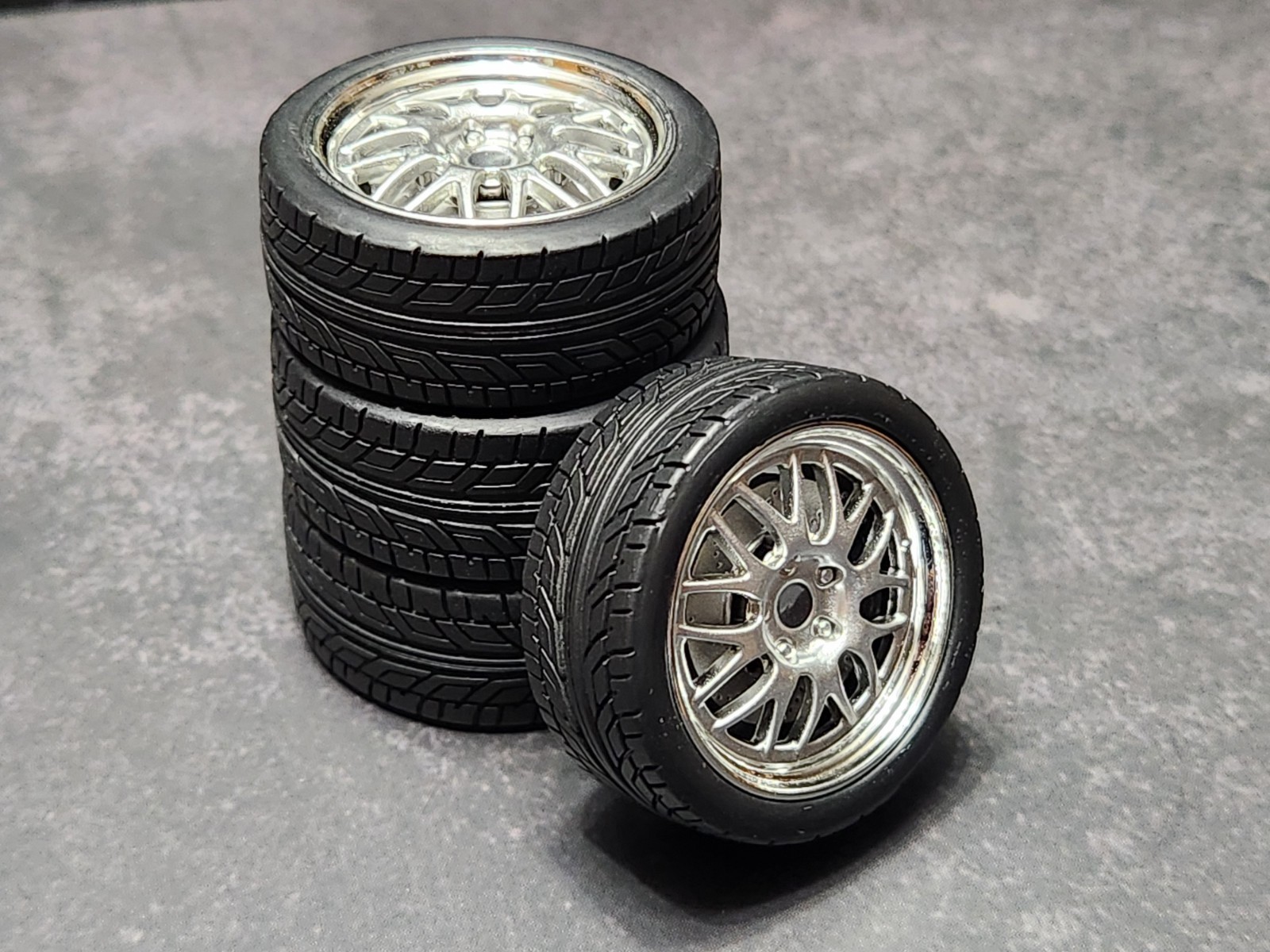 1/18 ACME Street Fighter 18″ Wheel & Tire Set-A1805222W