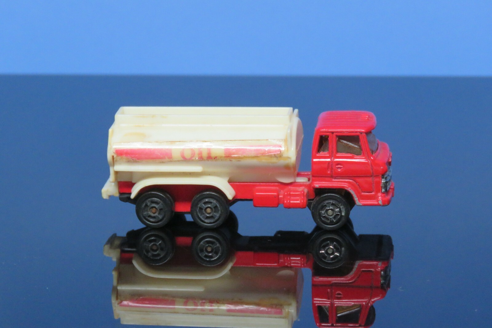 Red Oil Tanker Truck Diecast Cab and Frame Plastic Tank Approximately 3″ Long