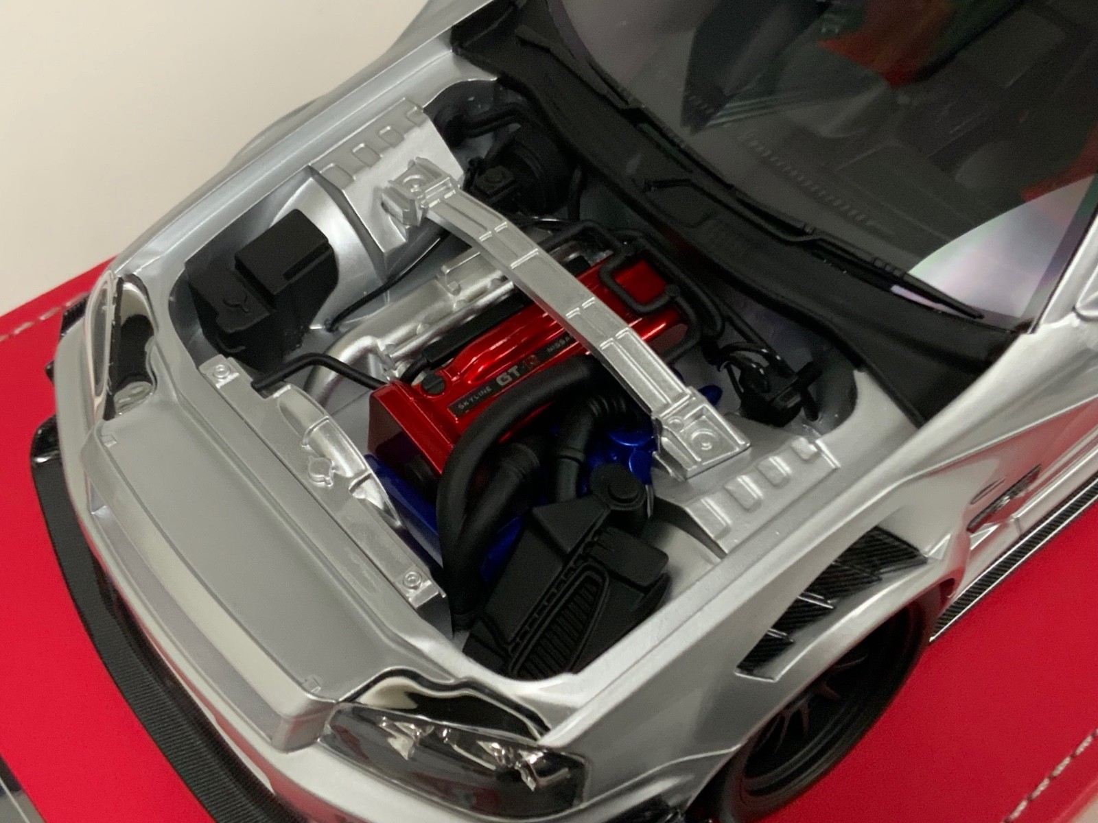 1/18 IVY Nissan R34 customized with Full Engine Silver leather base 20 pieces