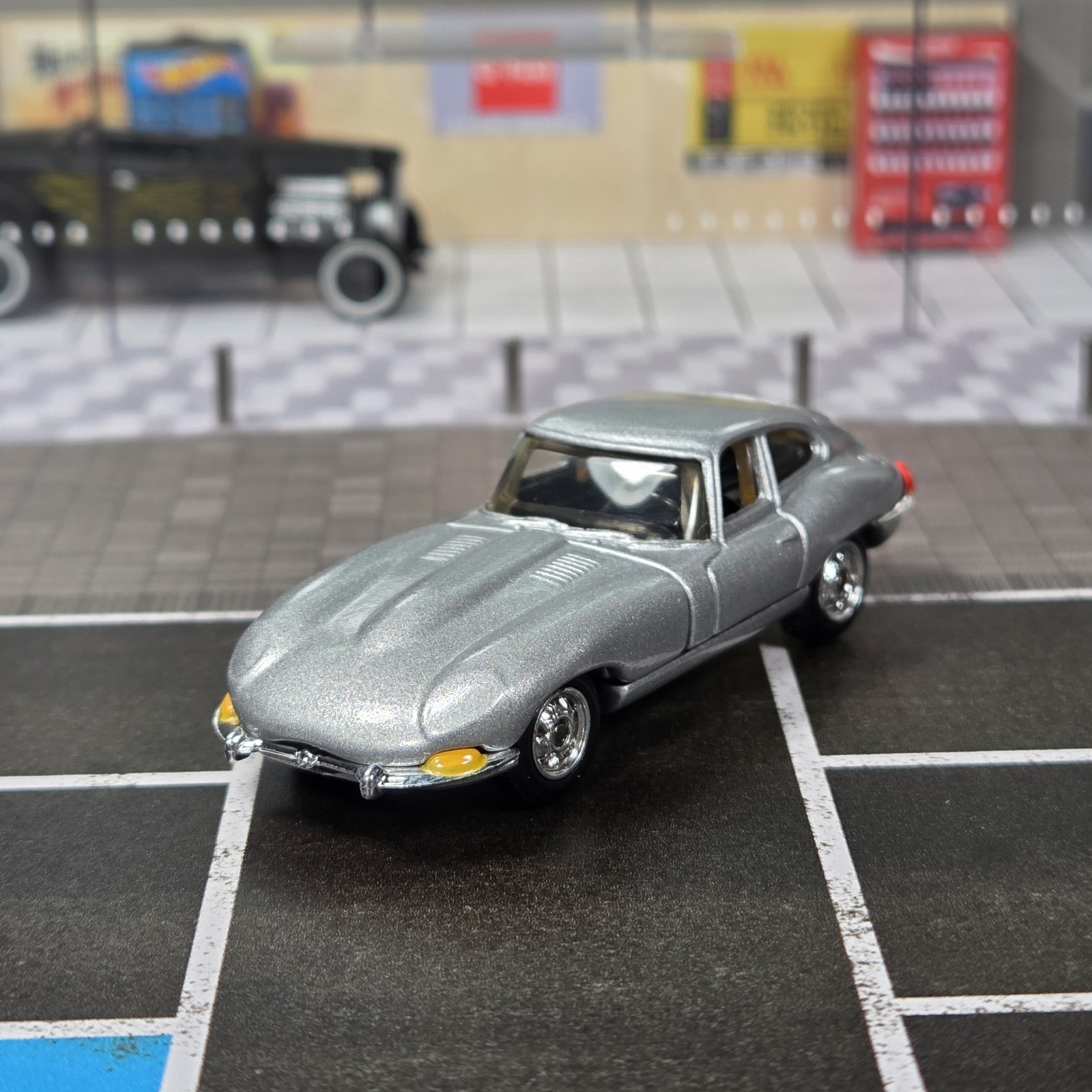 Hot Wheels Limited Edition Jaguar XKE Coupe w/ Real Riders Silver Diecast 1/64