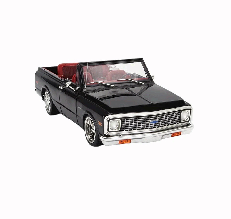 1972 CHEVROLET BLAZER 2WD CUSTOM BLACK & WHITE 1:18 SCALE