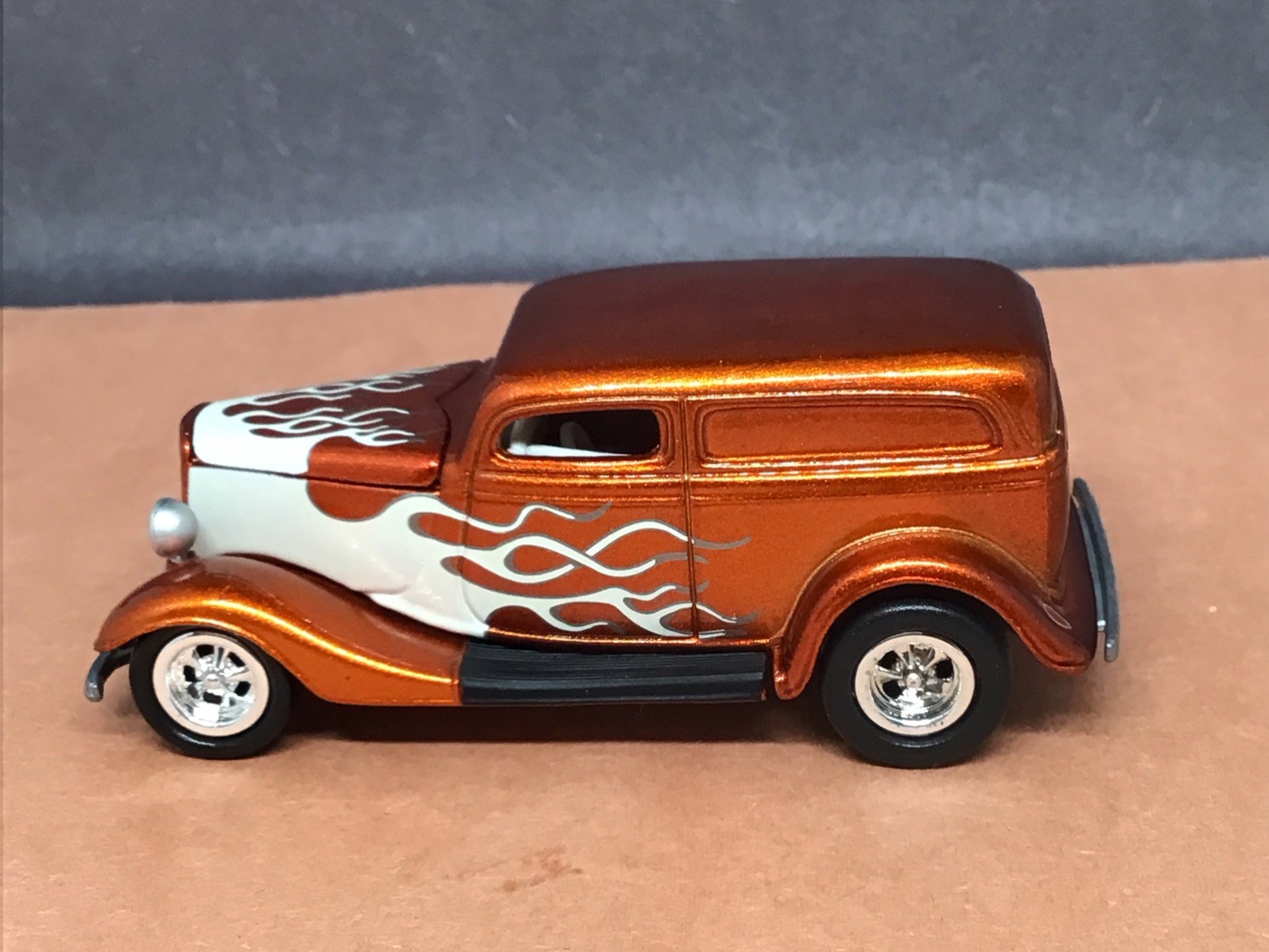 1933 ’33 FORD DELIVERY VINTAGE HOT ROD LIMITED EDITION 1/64 SCALE ORANGE FLAMED