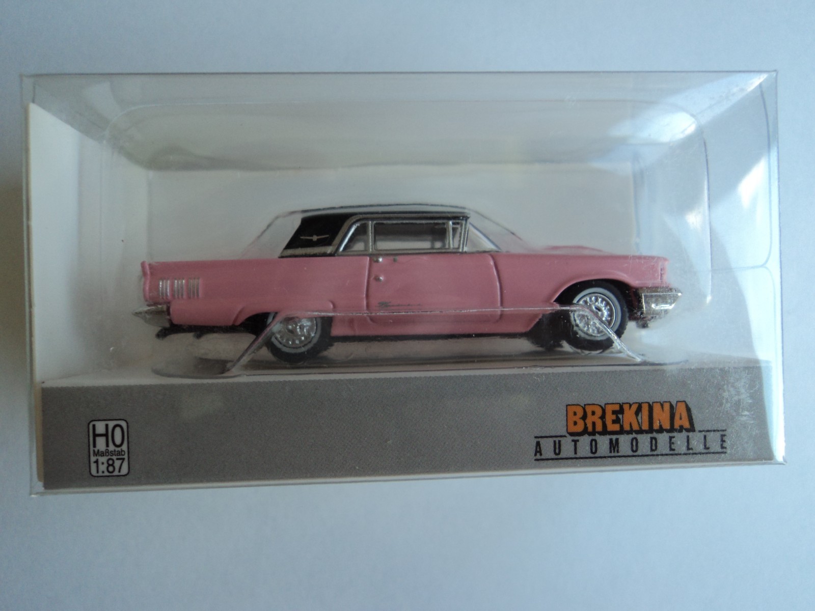 BREKINA 1960 FORD THUNDERBIRD CABRIOLET PINK / BLACK HO 1/87 PLASTIC
