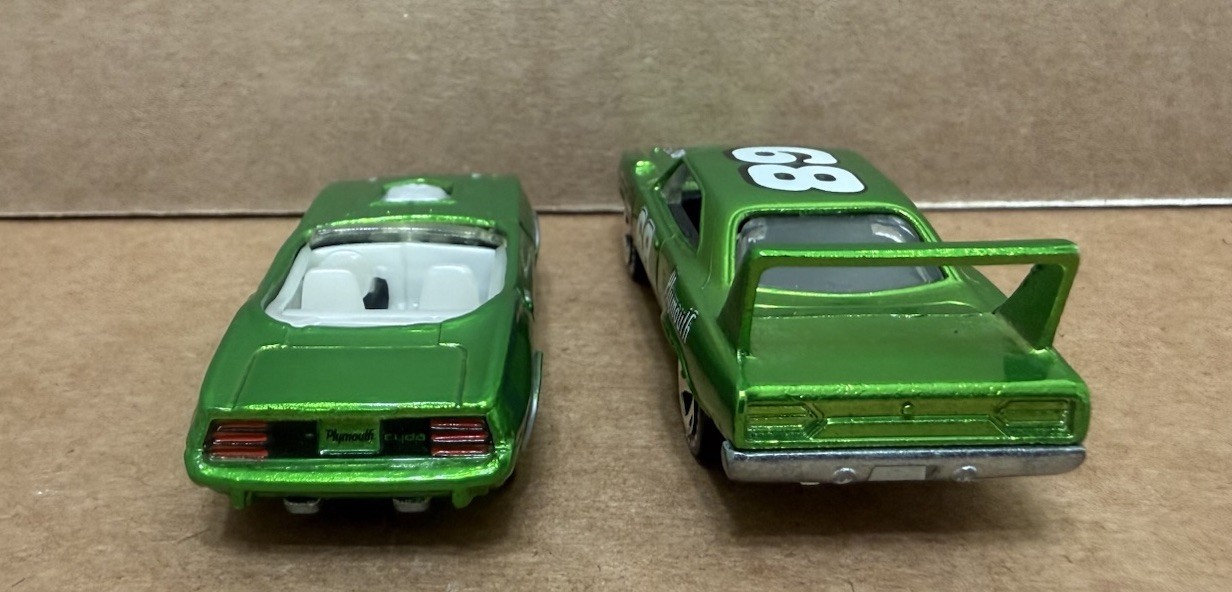 Hot Wheels Classics Series 3, 70 Plymouth Superbird & 70 Barracuda