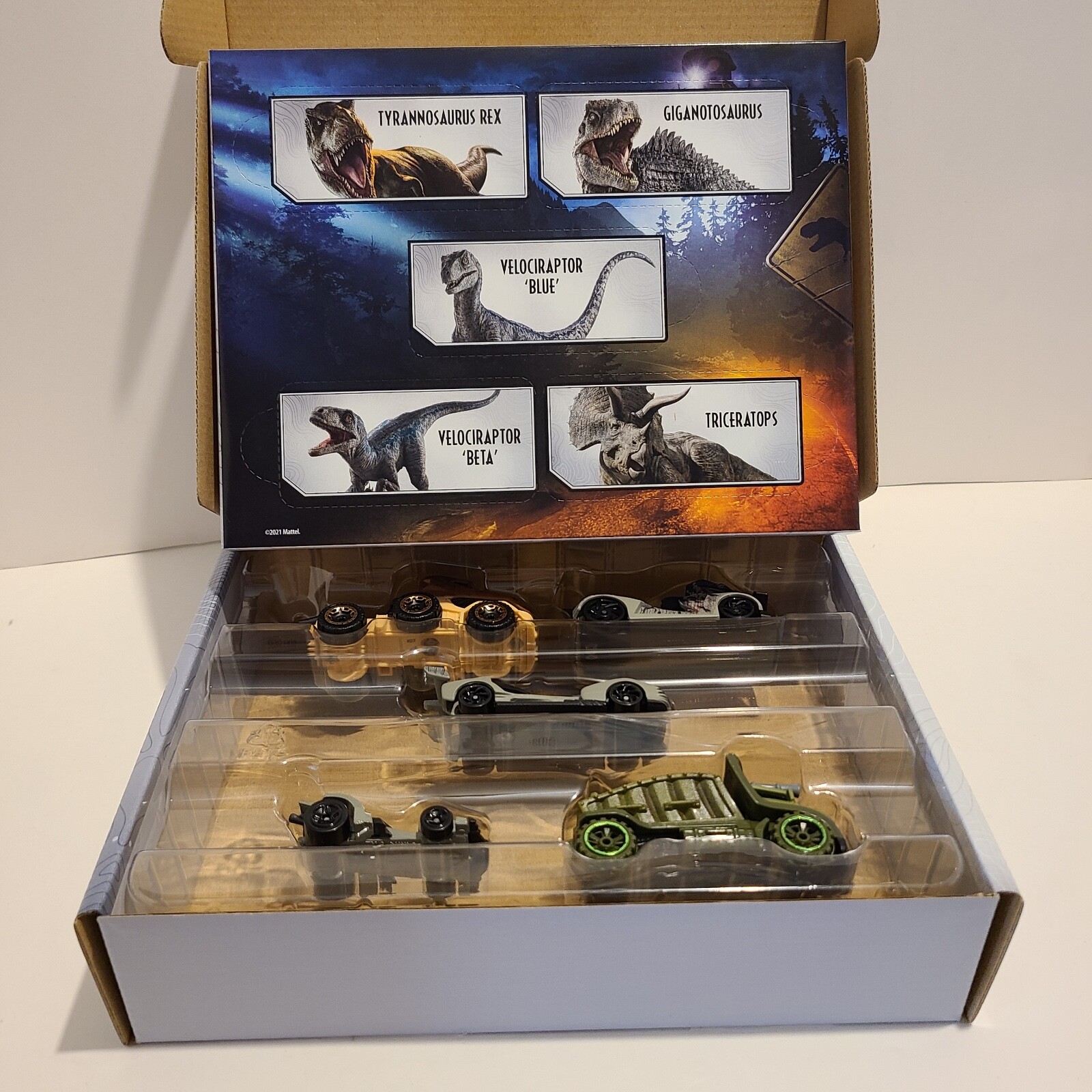 Hot Wheels Jurassic World Dominion Toy Character Cars 5-Pack in 1:64 Scale.