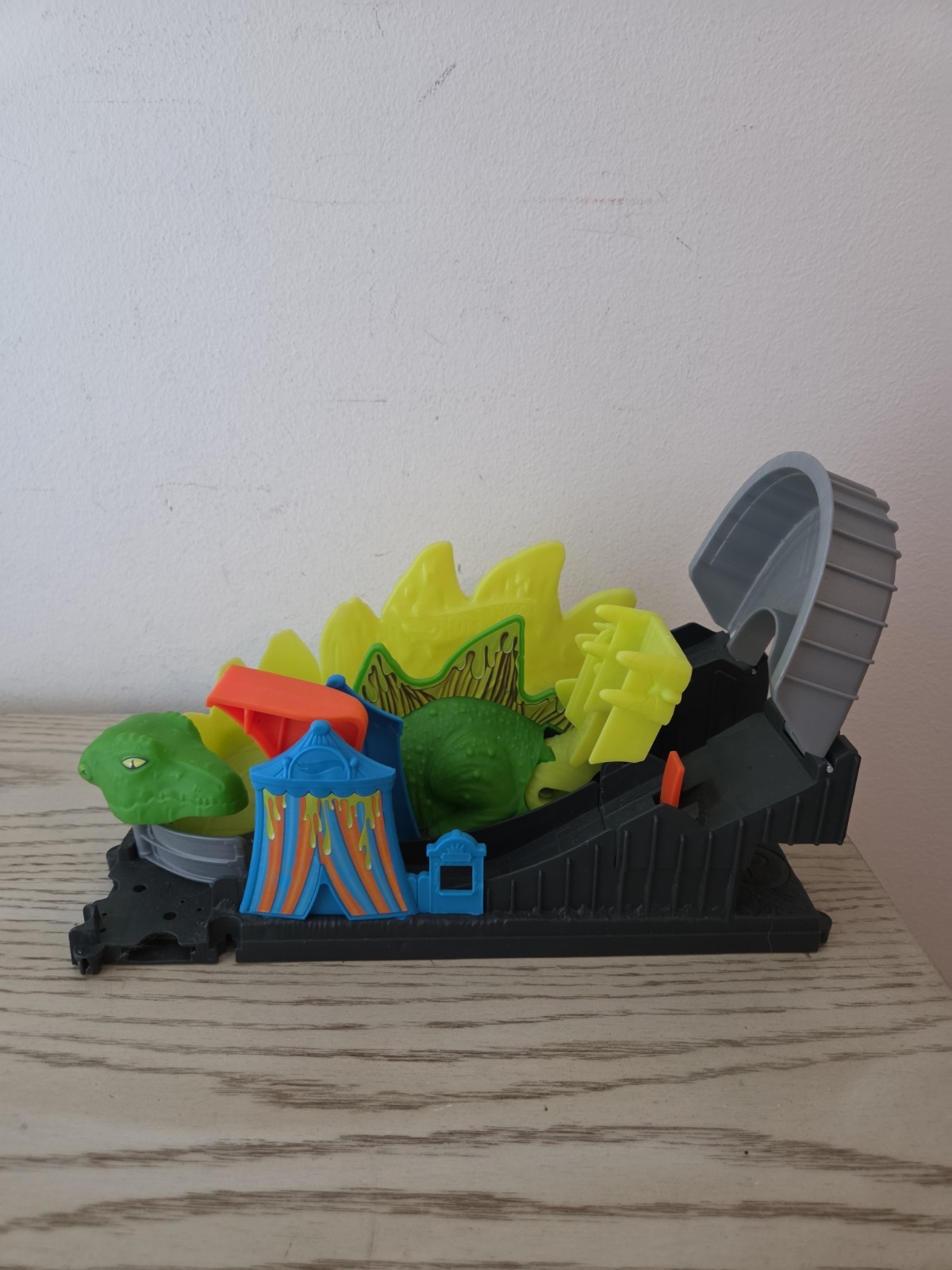 HOT WHEELS DINO COASTER ATTACK PLAYSET No Car