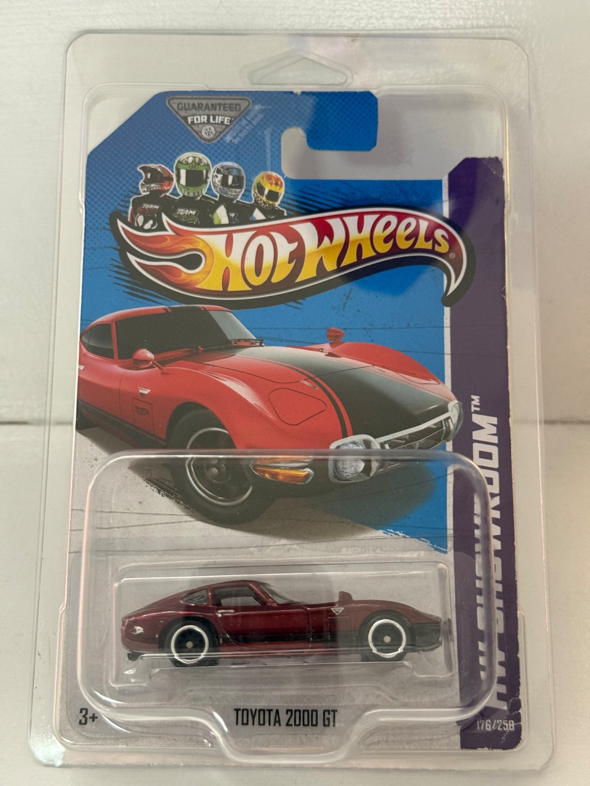 2013 HOT WHEELS SUPER TREASURE HUNT HW SHOWROOM TOYOTA 2000 GT 1:64