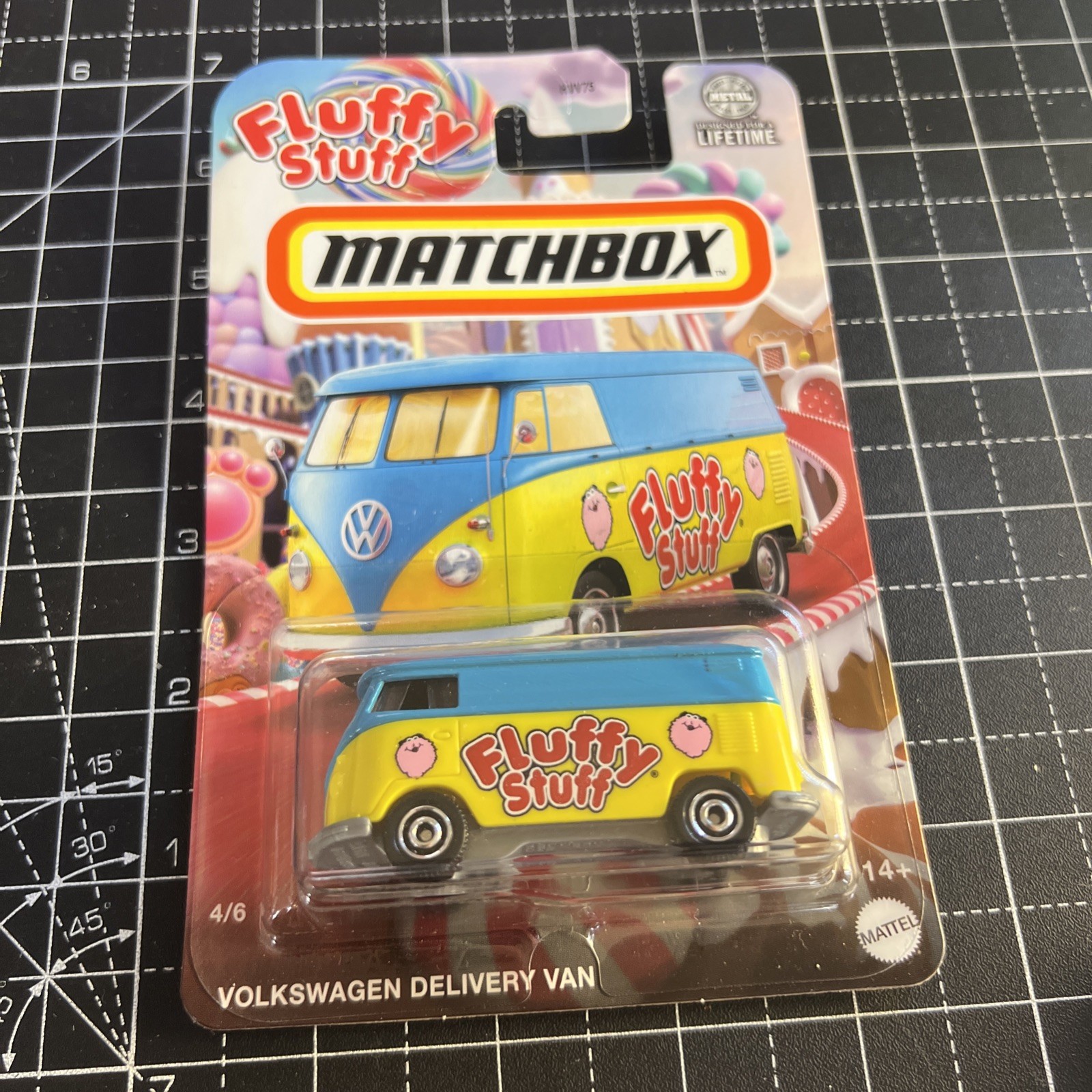MATCHBOX 2024 FLUFFY STUFF 4/6 – VOLKSWAGEN DELIVERY VAN BLUE AND YELLOW