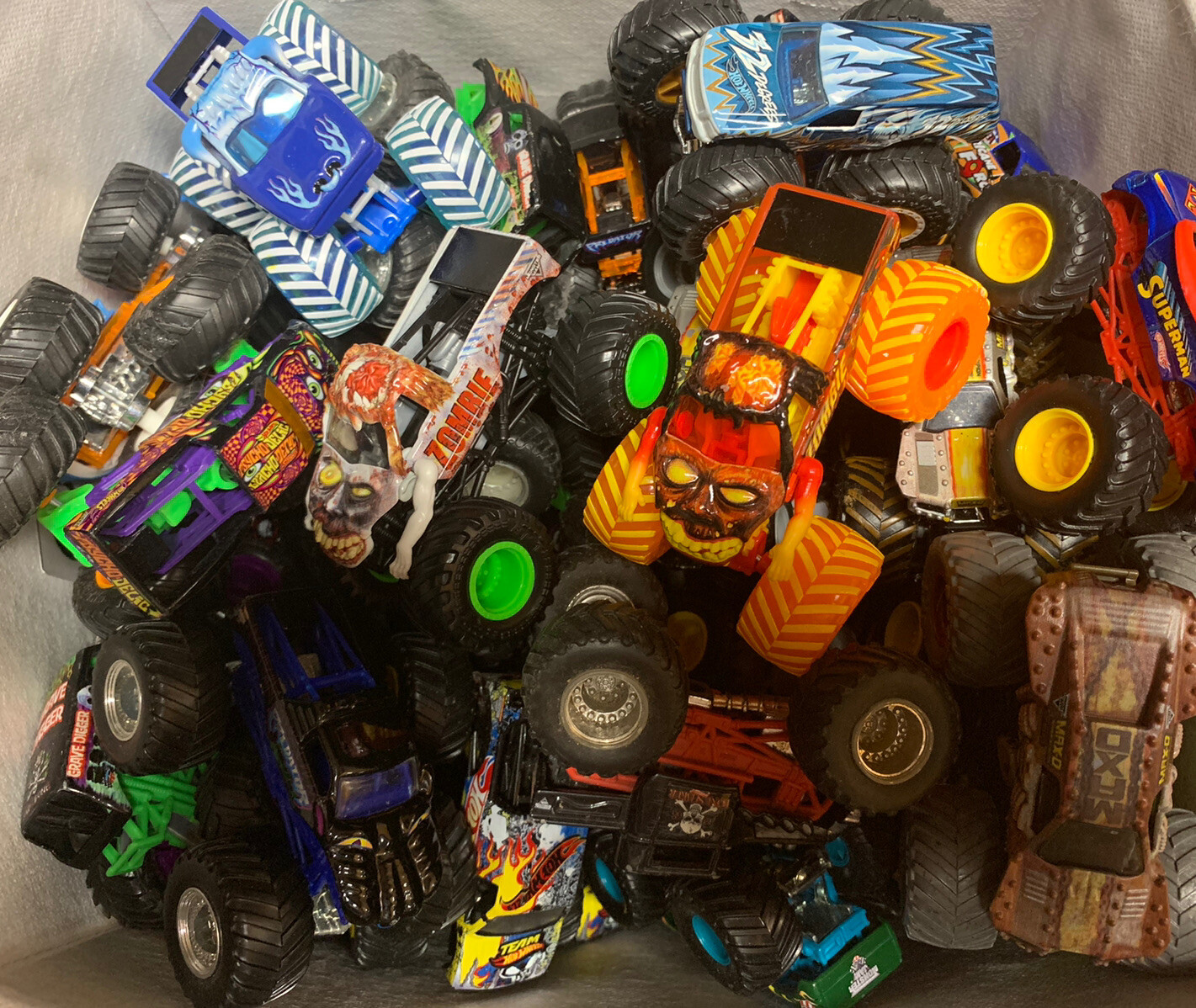 UNSEARCHED Lot of 12 Random Hot Wheels Monster Jam Monster Trucks 1:64 🔥🔥🔥