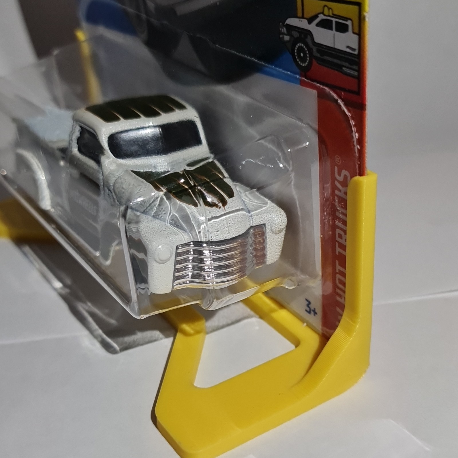 2024 Hot Wheels ’52 Chevy White HW Hot Trucks 8/10 Comes with a free stand