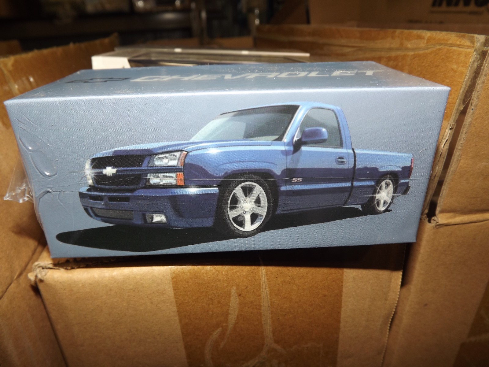 Para 64 1/64 2006 chevrolet silverado single cab blue PB-55833 NIB