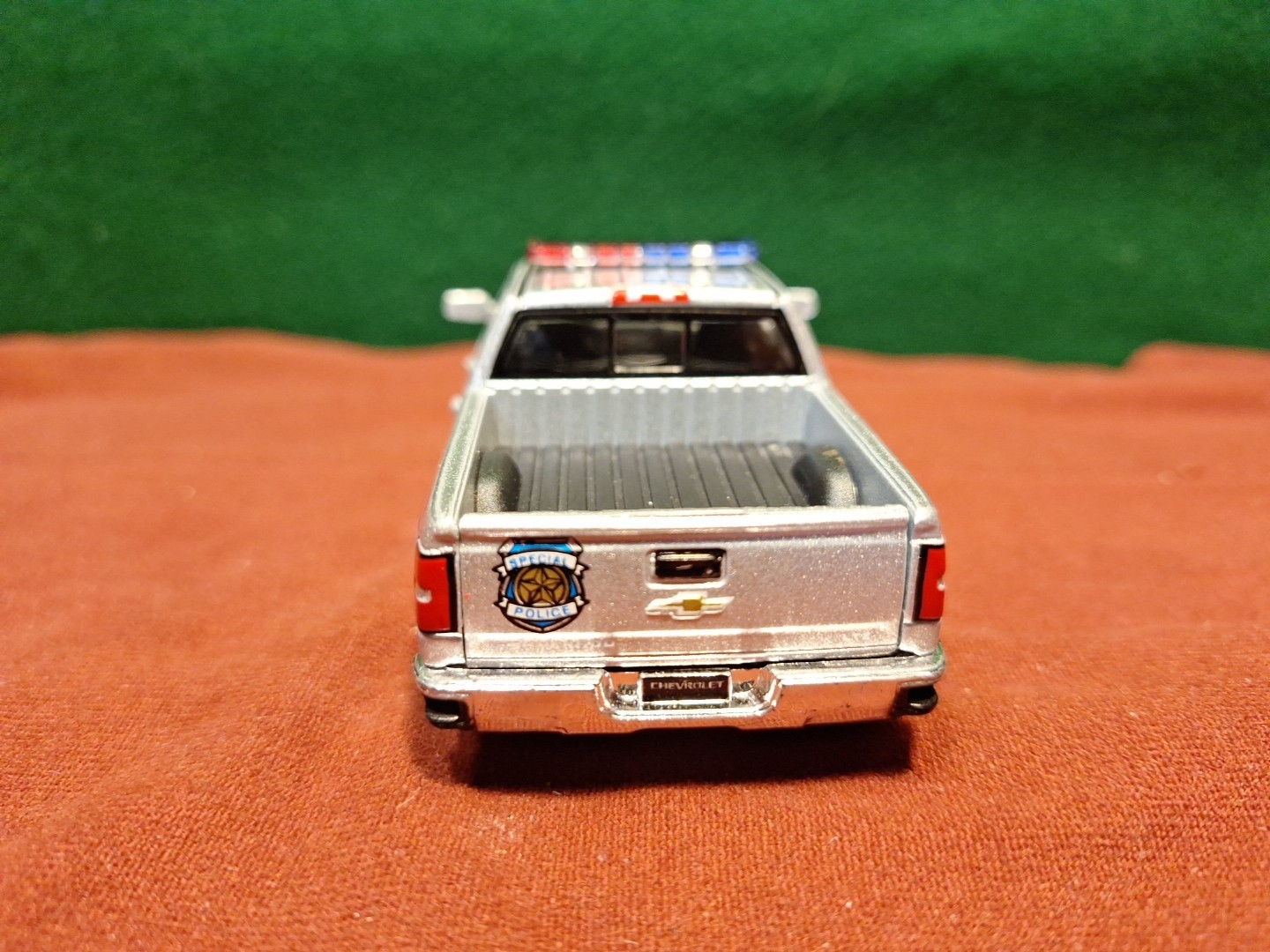Kinsmart 1:46 2014 Police Chevy Silverado Sliver