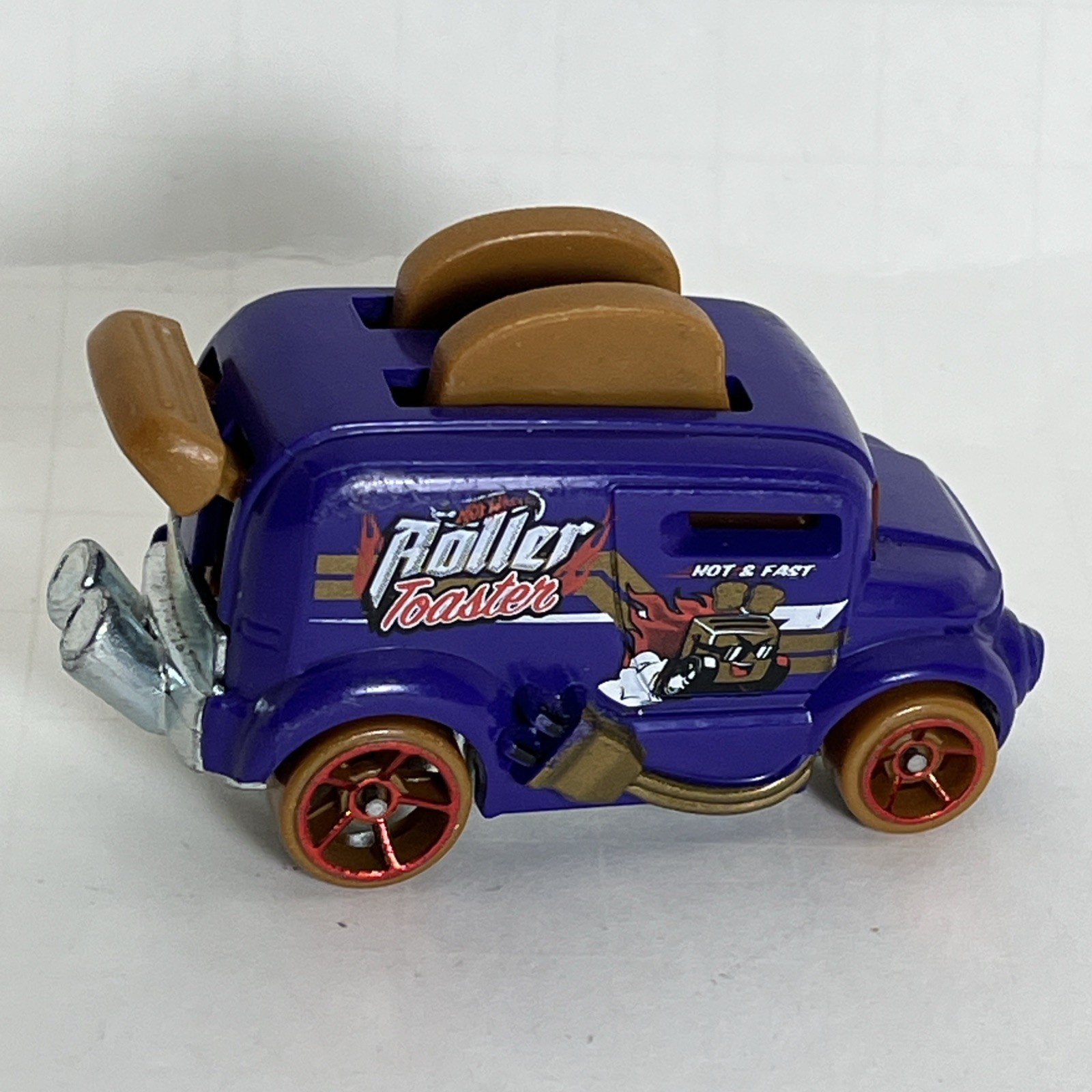 2016 Hot Wheels Purple Roller Toaster Toy Car Mattel