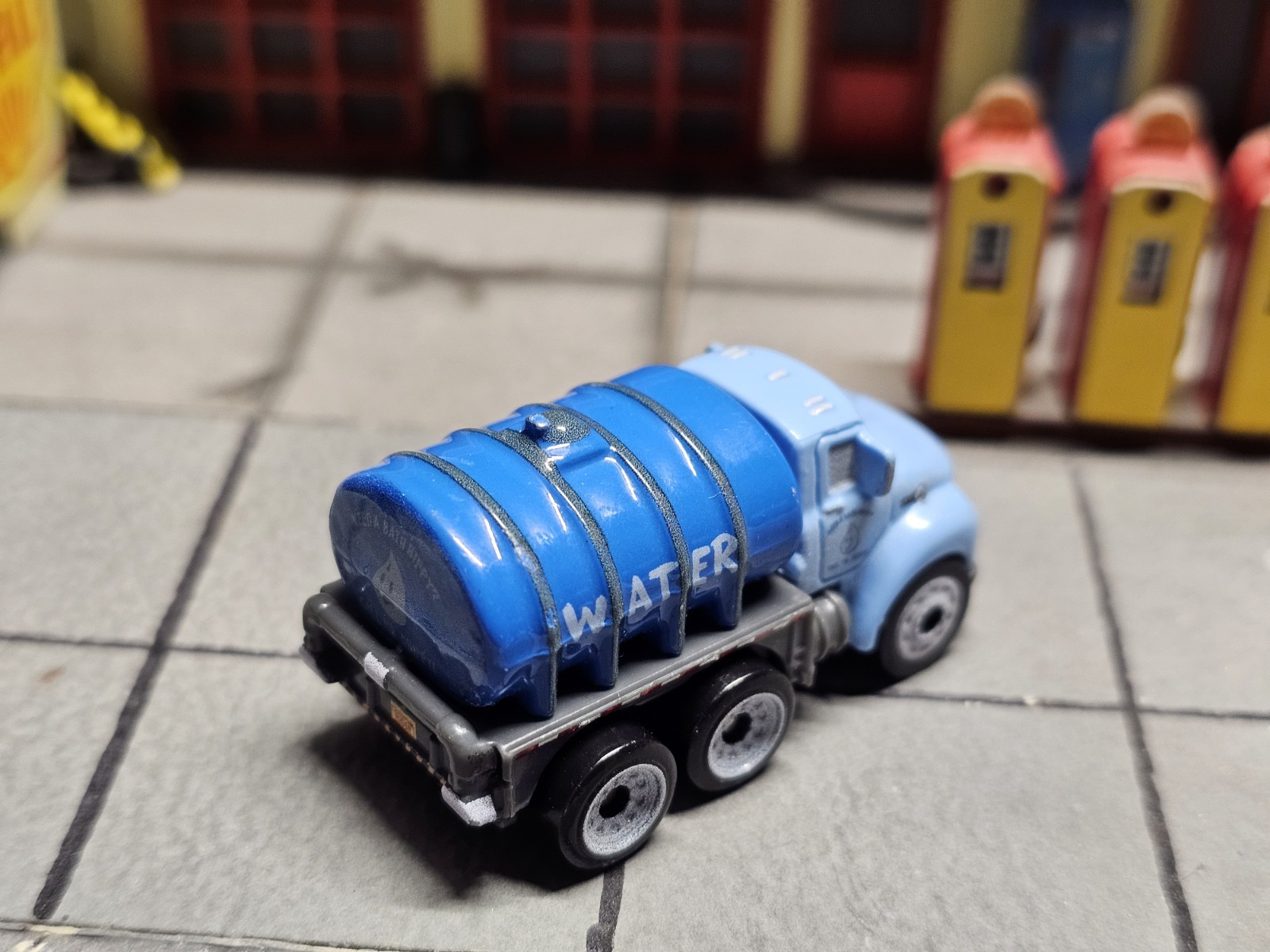 Mr Drippy 1:110 2016 Disney/Pixar Cars 3 Mini Racers Thunder Hollow Demo Derby L