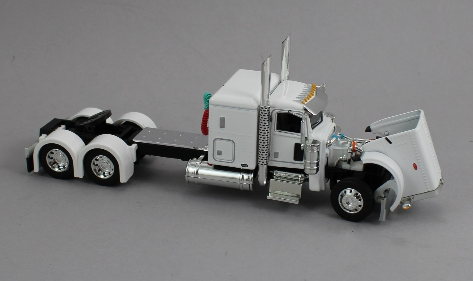 DCP 1:64 *WHITE AMERICA 250* Peterbilt 389 48″ Flattop w/Wilson Grain Trailer