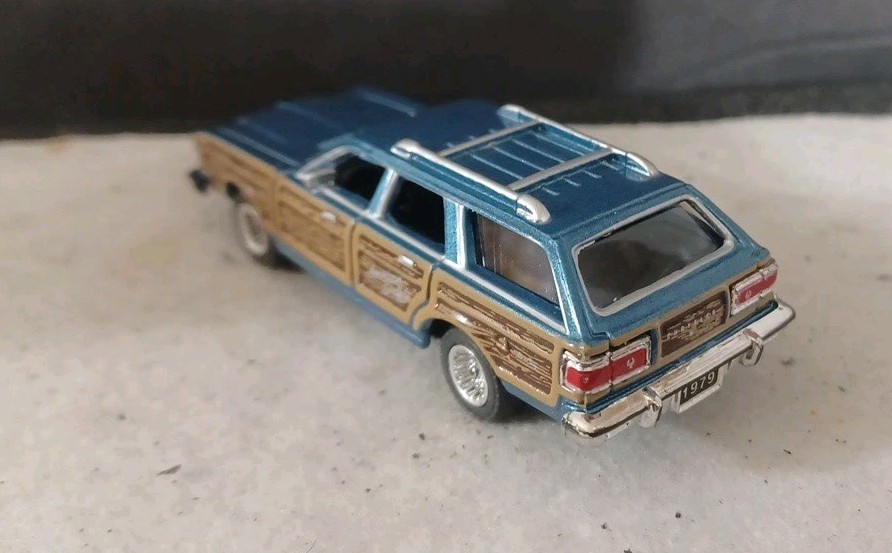 Motor Max American Graffiti 1:64 Scale 1979 Chrysler LeBaron (Rare Blue)