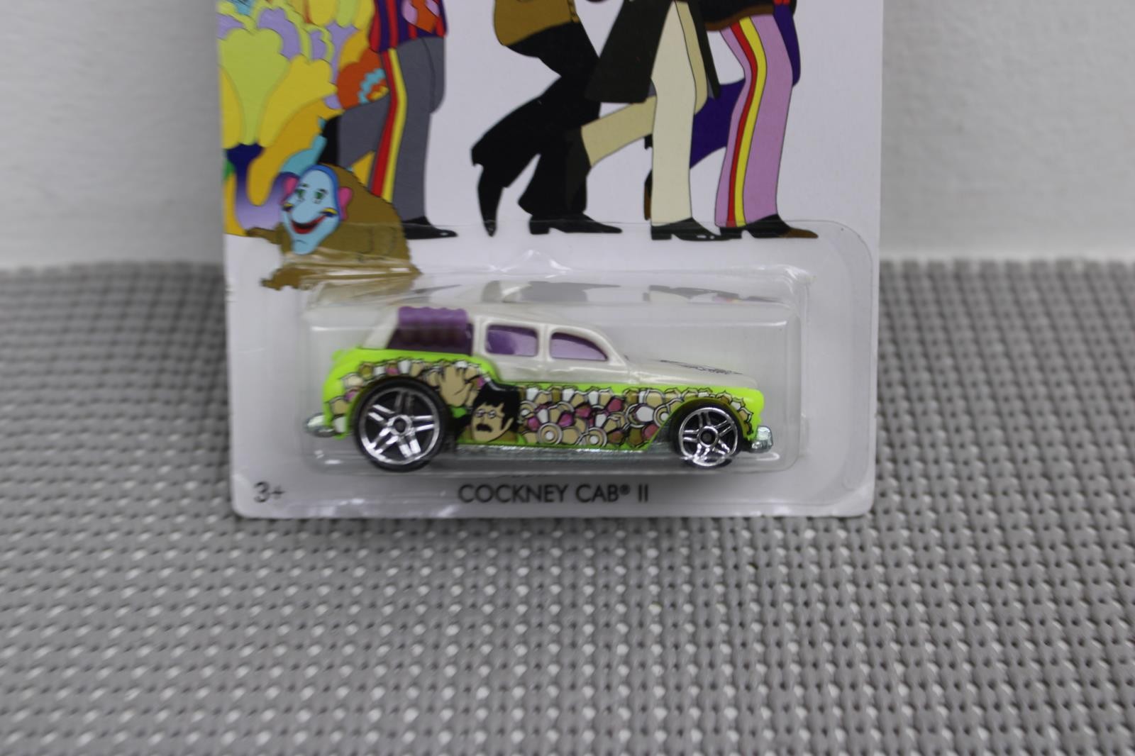 Hot Wheels The Beatles Yellow Submarine Cockney Can 11