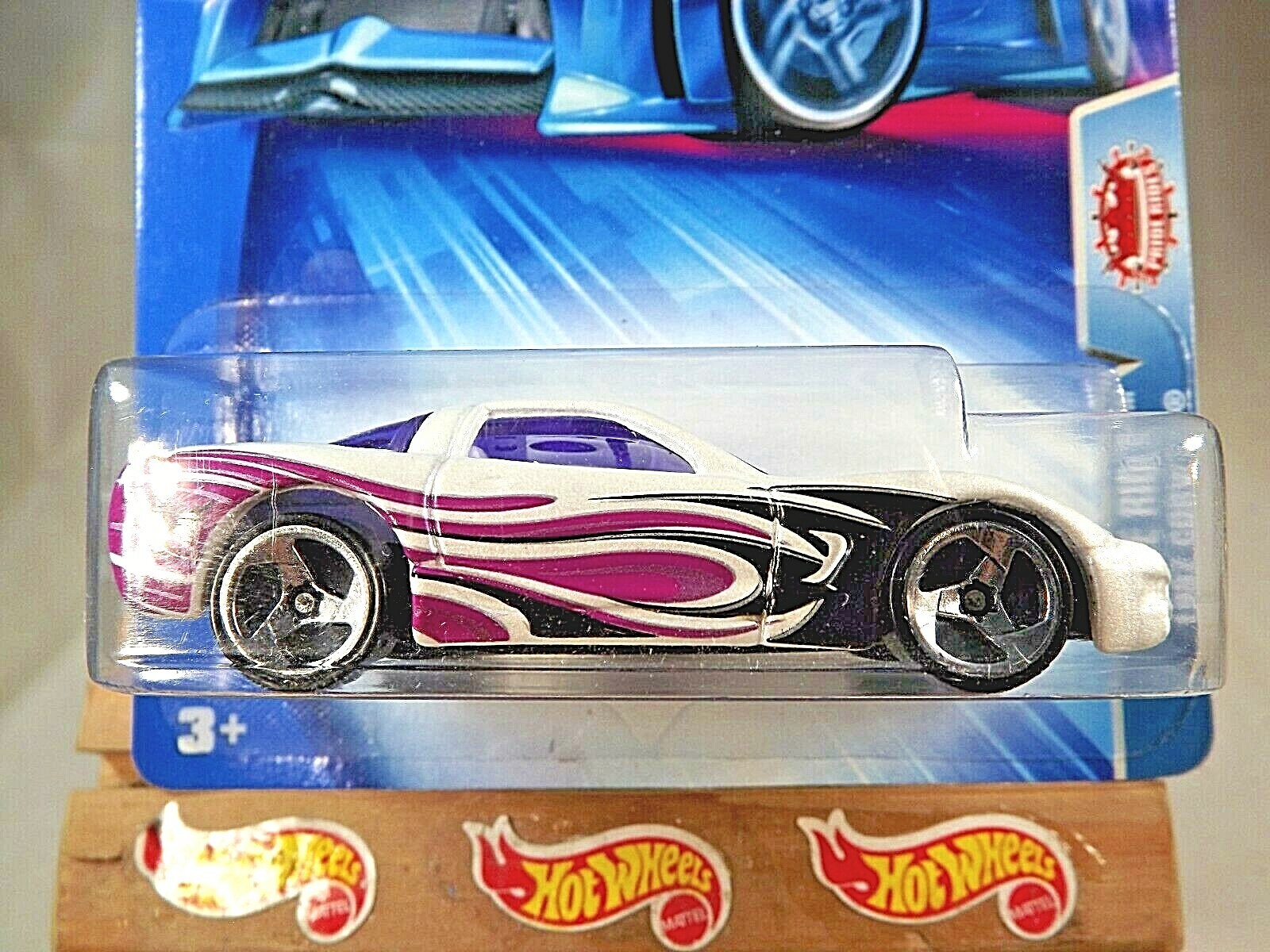 2004 Hot Wheels #196 Pride Rides 1997 CORVETTE White w/Chrome 3 Spoke Wheels