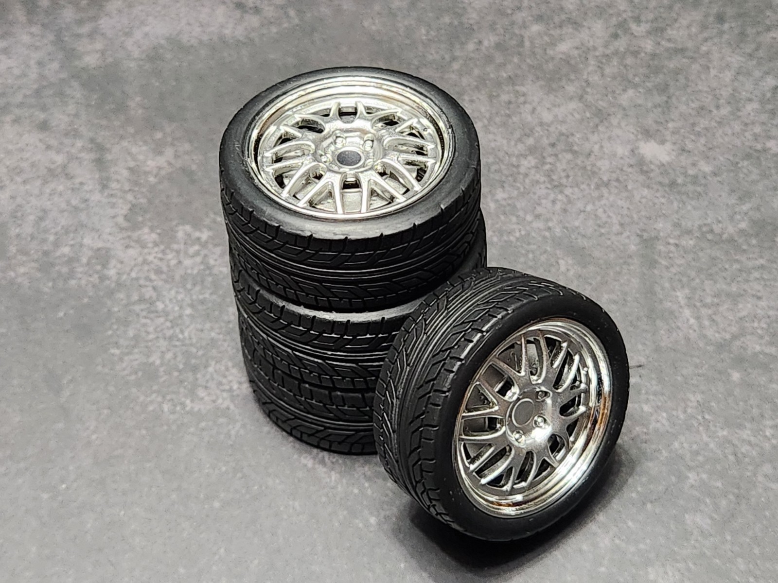 1/18 ACME Street Fighter 18″ Wheel & Tire Set-A1805222W
