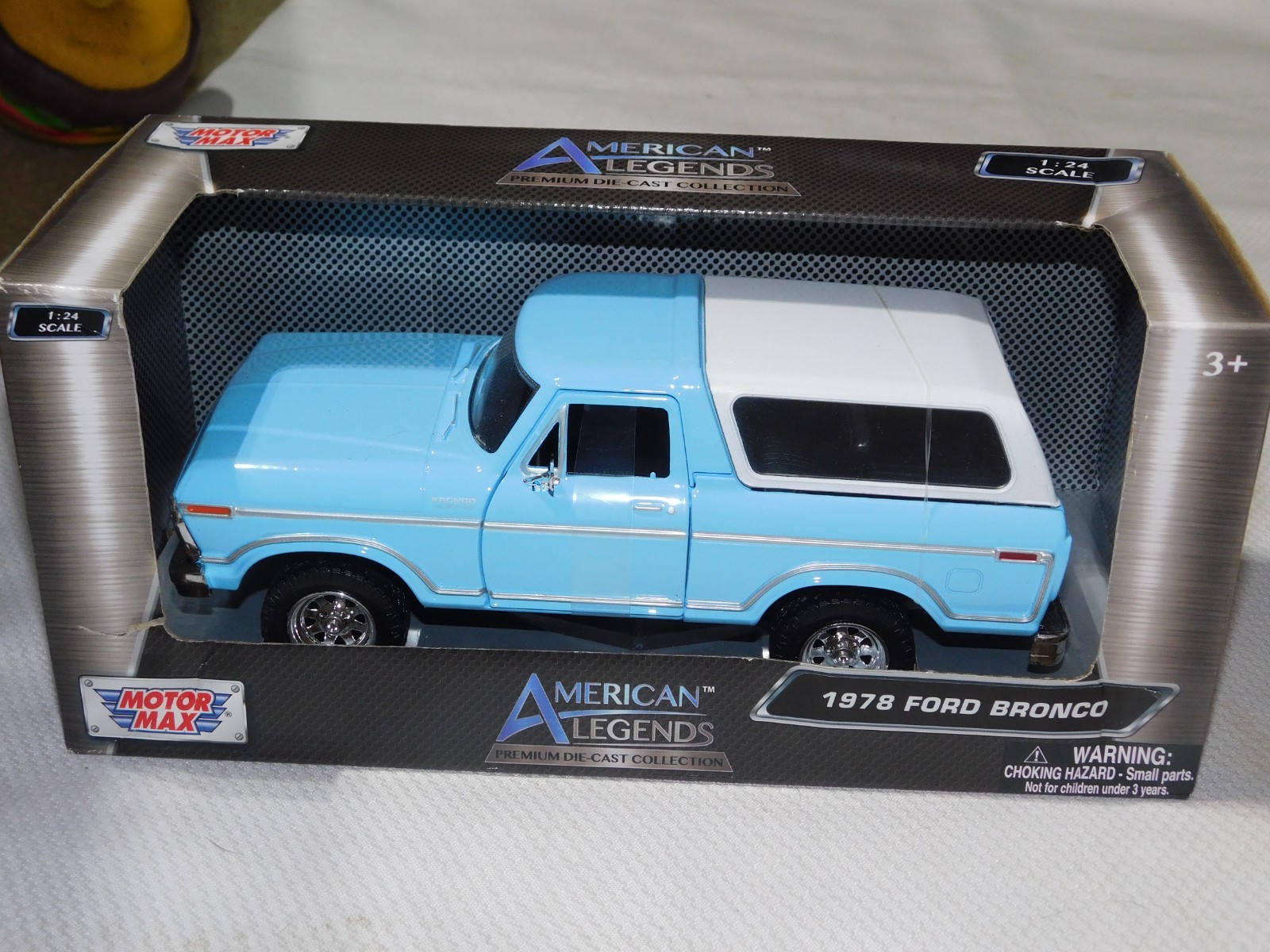 1978 Ford Bronco Light Blue and White “AMERICAN Legends” Series 1/24 MOTOR MAX