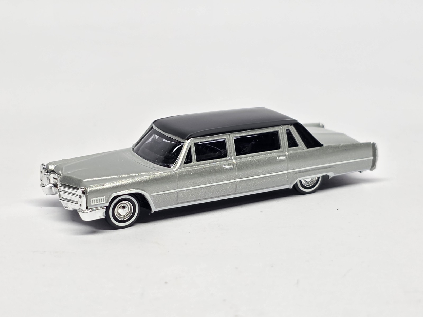 1/87 HO Vehicle Busch Silver/Black Cadillac Limo