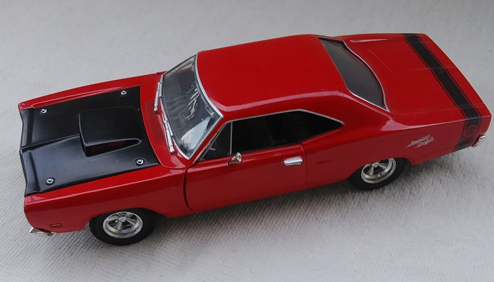 RED 1969 “AMERICAN GRAFFITI” DODGE CORONET SUPER BEE 1:24 SCALE DICAST CAR